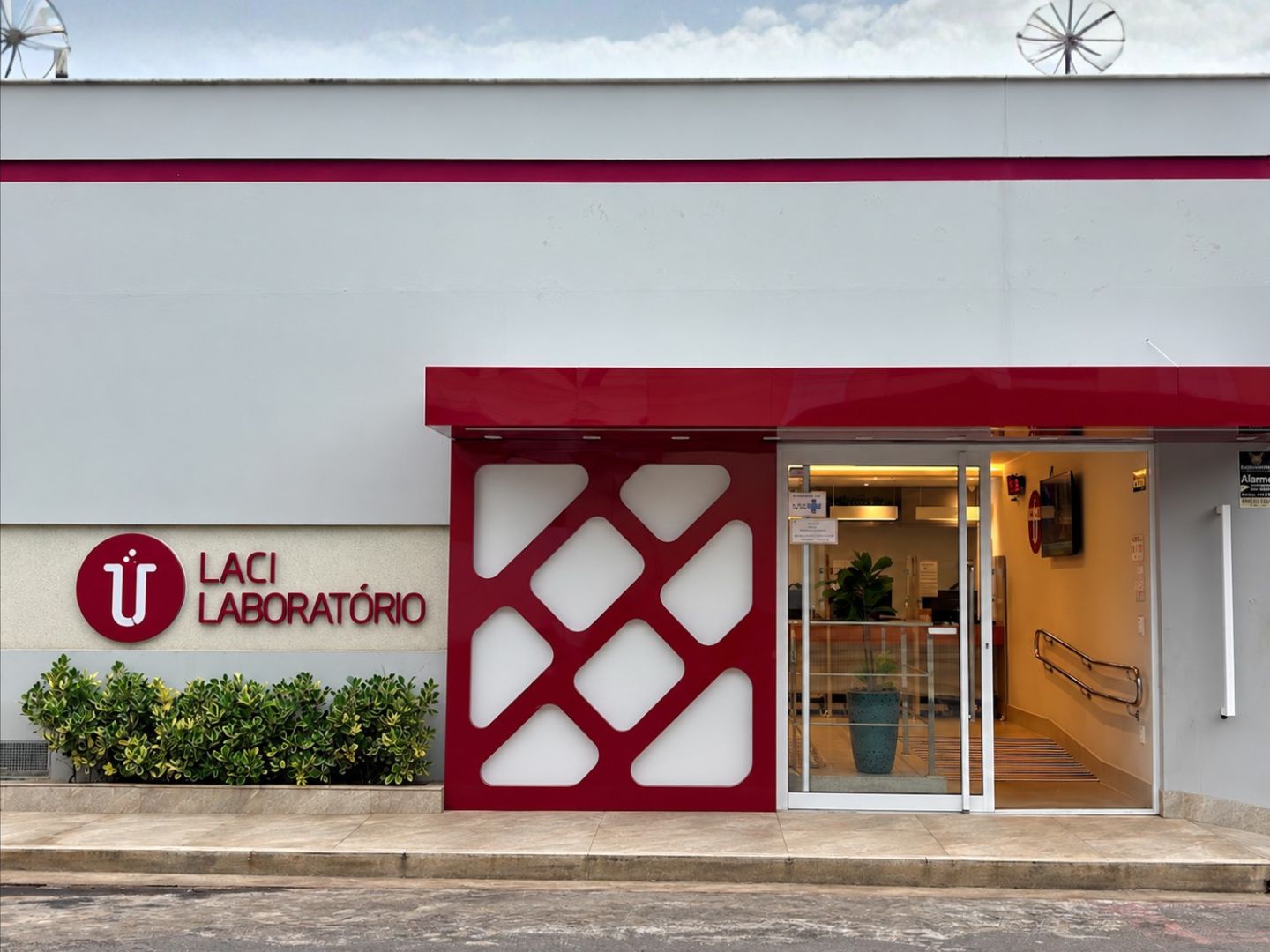 Fachada — LACI Laboratório Niterói