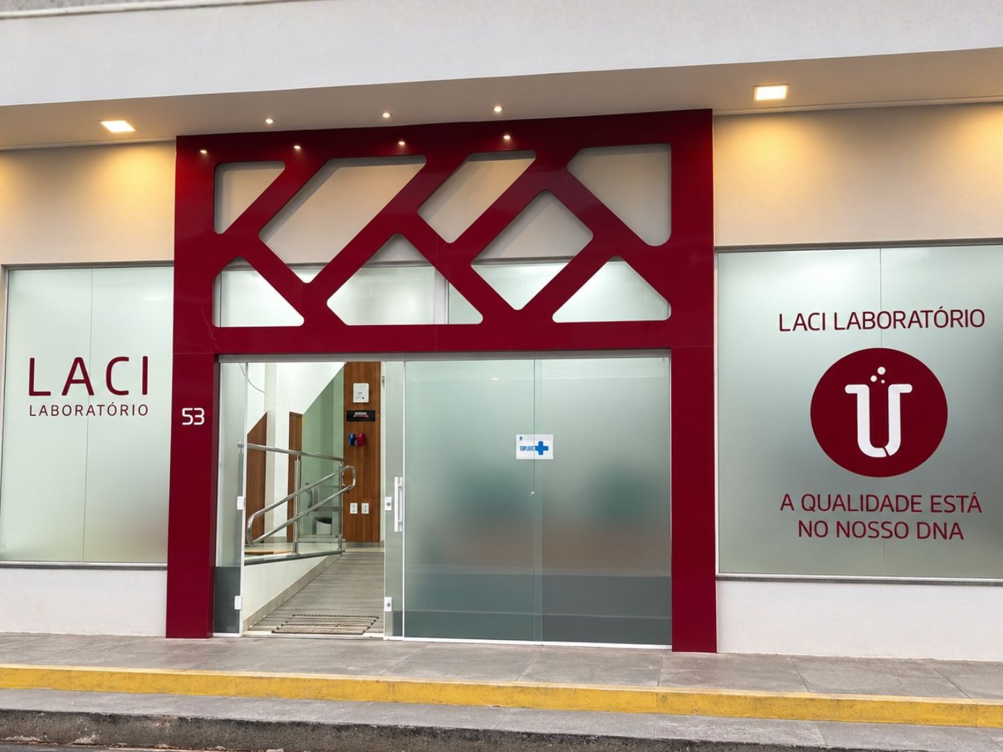 Fachada — LACI Laboratório Vinhosa
