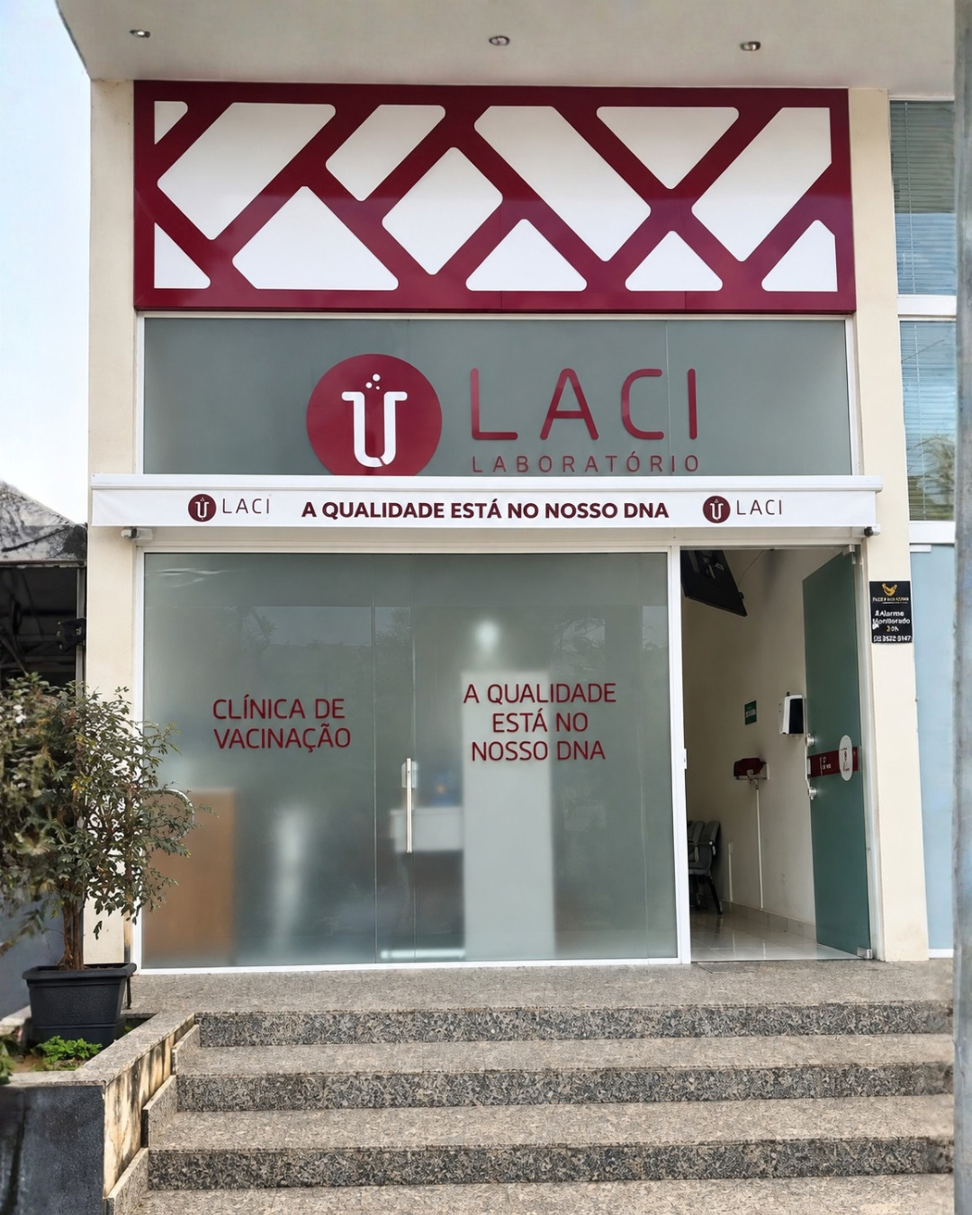 Fachada — LACI Laboratório Cardoso Moreira